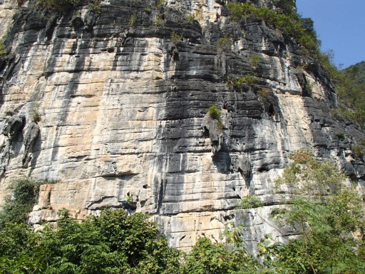 ワインボトルの岩場全景