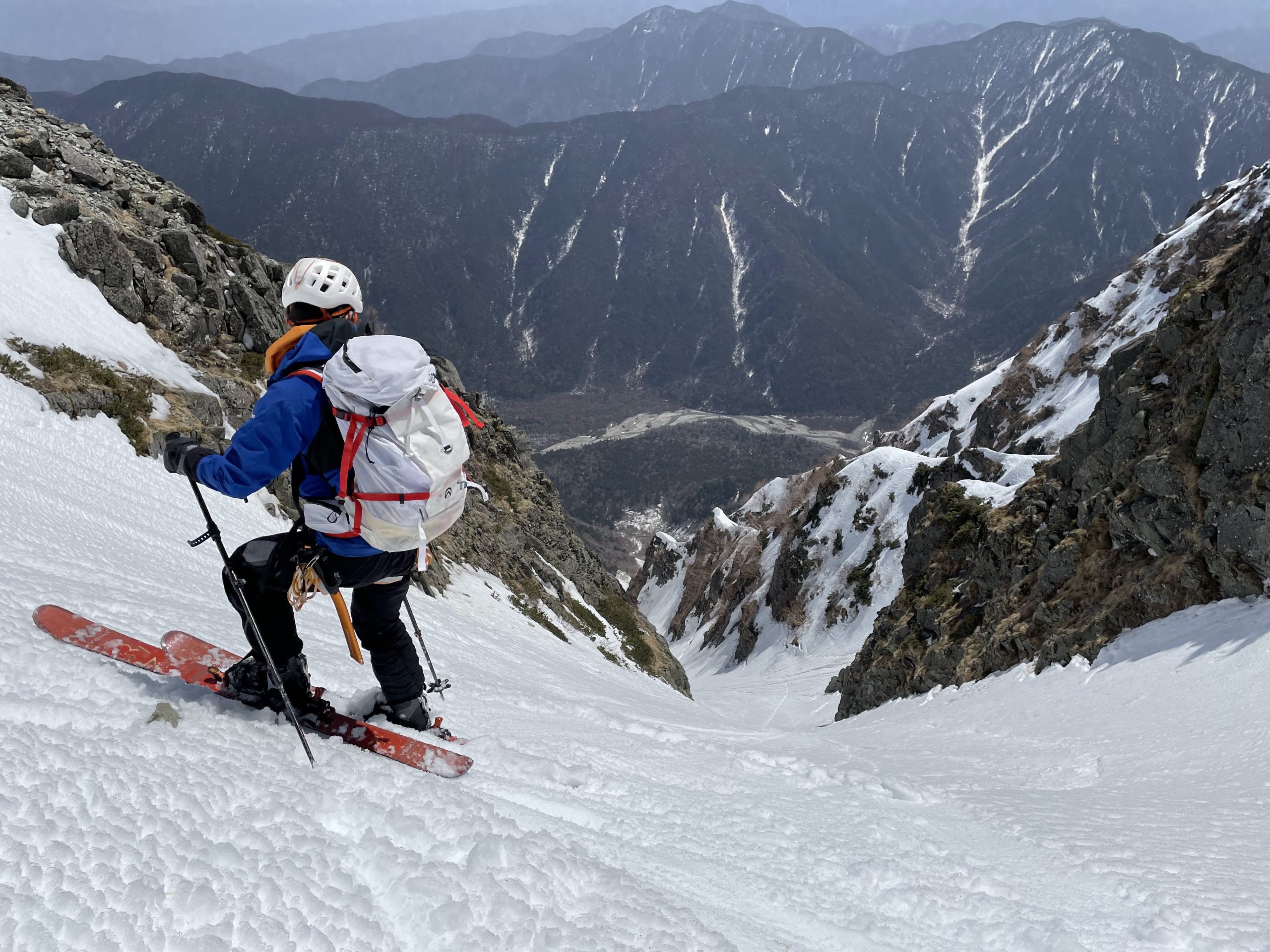 明神岳1峰南東面 1峰2峰間ルンゼ滑降 2024/4/14 | ぶなの会